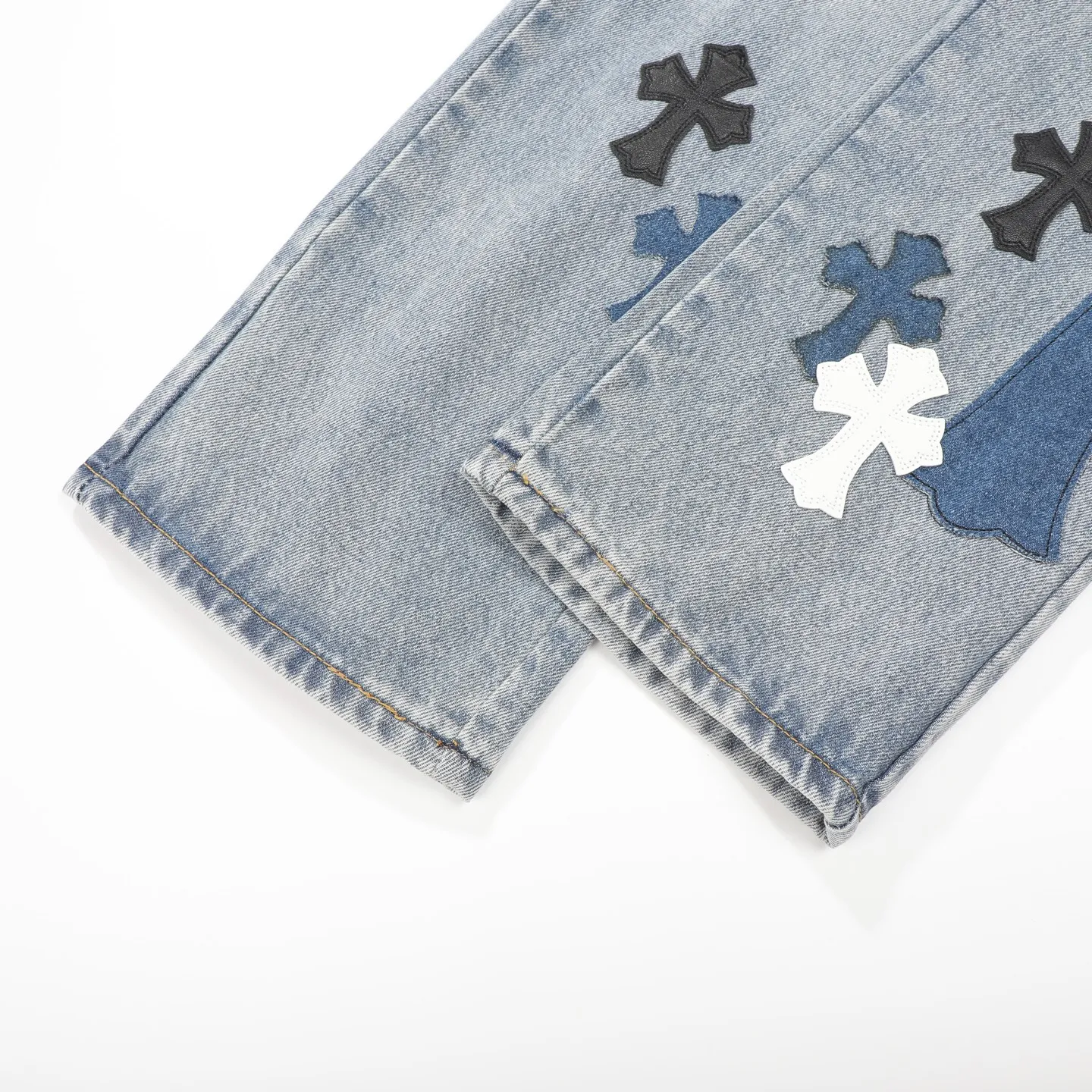 P310 Ch rare co-branded top item Chrome hearts new Chrome heart patchwork patchwork cross stitching micro-flare jeans Top-notch configuration, details are invincible! ! Cleanfit has become very popular in the past two years, and Kroxin’s consistent style is particularly high-end! ! Imported Japanese woven fabric ready-made clothes, genuine leather Crocodile leather labels and waist cloth leather tags are sewn on. The overall process is very cumbersome. The buttons on the trousers fly, rivets, back pockets, and metal decorative plates are all custom-made from molds. After they are finished, they are distressed to create a very effective effect. It has a vintage taste, and has been used by all kinds of big-name European and American celebrities. Kenijima’s cleanfit style has become popular all over the world. Top-grade hardware, pay attention to my detailed photos, the buttons are all detachable, and they are made of 925 engraved silver! ! Match as you like, suitable for both men and women ✔️✔️ Color: Blue Size: S M L XL